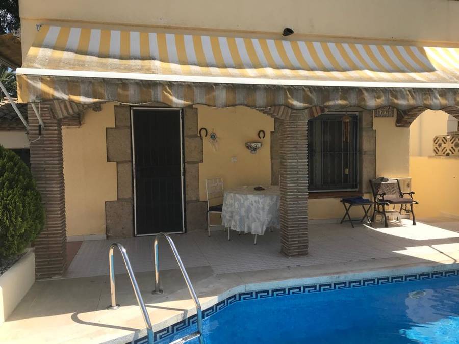 Jolie maison 4 chambres piscine secteur Montseny