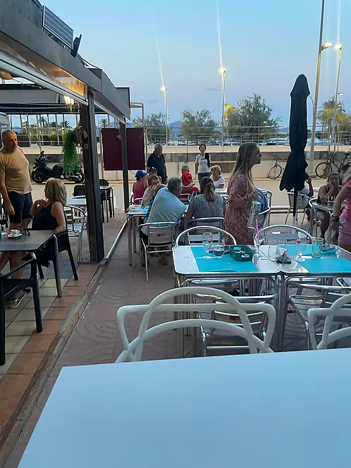 Excelente restaurante cerca de la playa. ¡Una gran oportunidad de negocio!