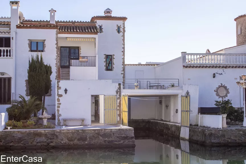 Incroyable maison à Empuriabrava avec 2 amarres !