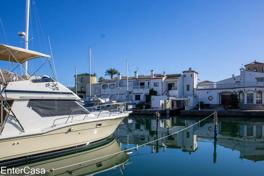 Incroyable maison à Empuriabrava avec 2 amarres !