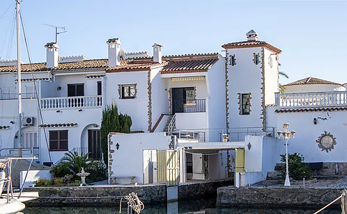 Incroyable maison à Empuriabrava avec 2 amarres !