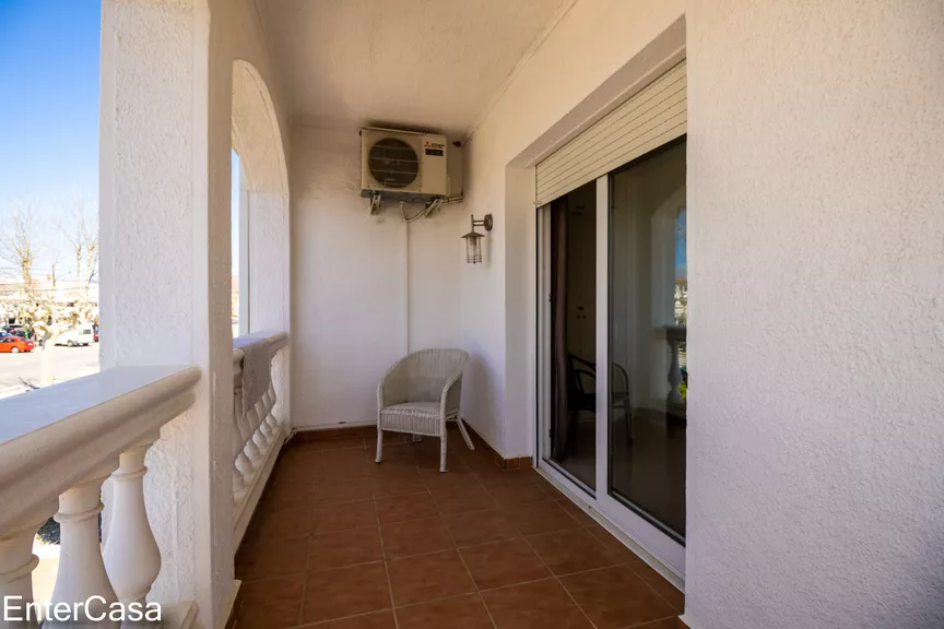 Villa with 2 floors and pool in a residential area close to the beach!