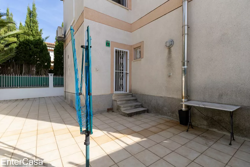 Maison confortable de 3 chambres avec piscine et garage à Empuriabrava, près de la plage