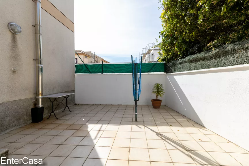 Maison confortable de 3 chambres avec piscine et garage à Empuriabrava, près de la plage