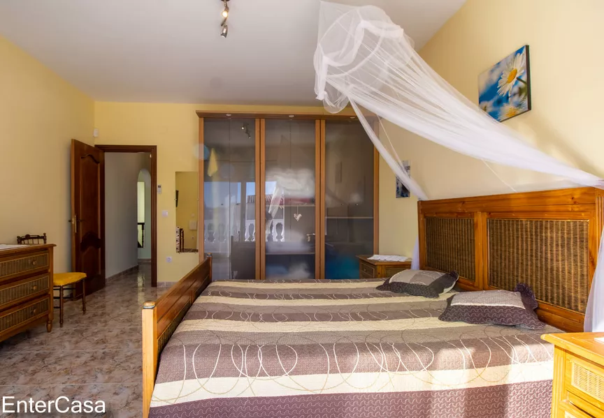 Maison confortable de 3 chambres avec piscine et garage à Empuriabrava, près de la plage