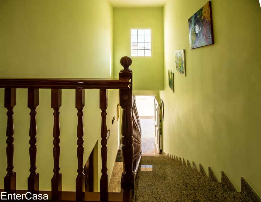 Maison confortable de 3 chambres avec piscine et garage à Empuriabrava, près de la plage