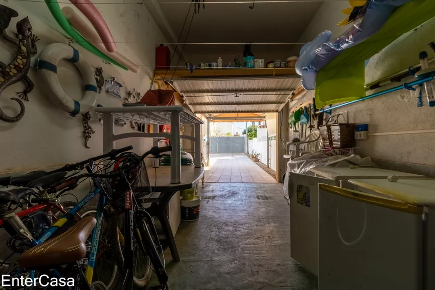 Maison confortable de 3 chambres avec piscine et garage à Empuriabrava, près de la plage