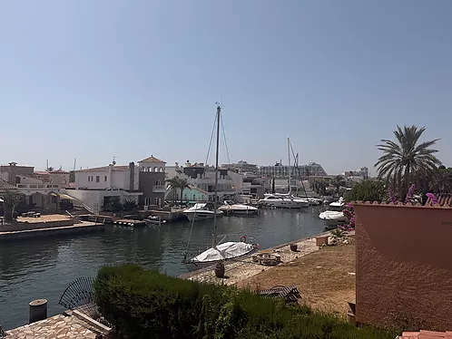 Maison de ville vue canal proche plage